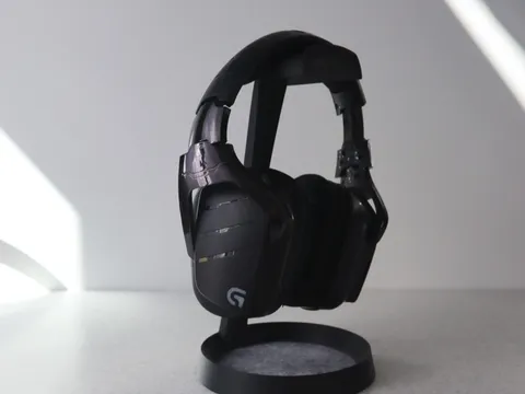 Axion Headphone Stand