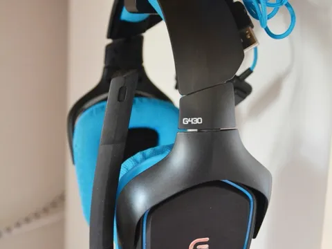 Wall Mounted Headphone Hanger